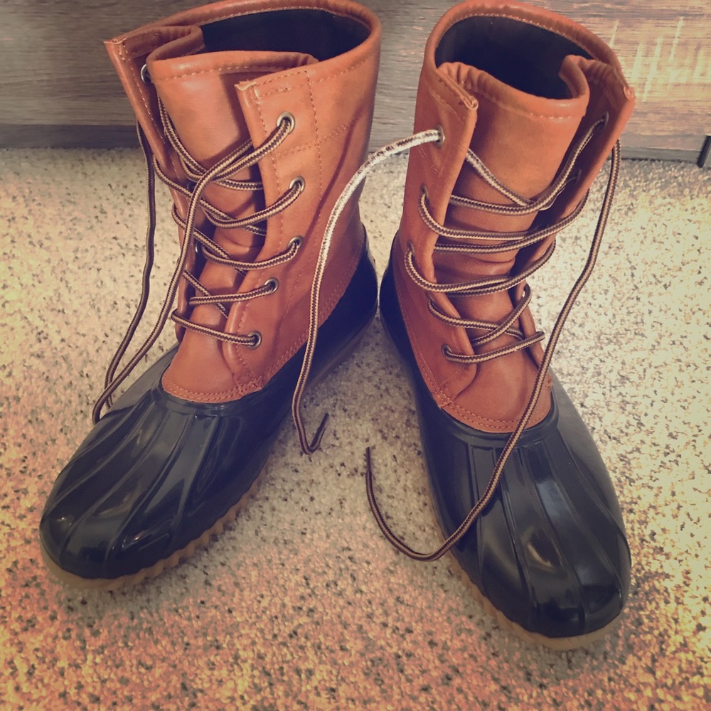 Women's Brown and Black Winter Boots